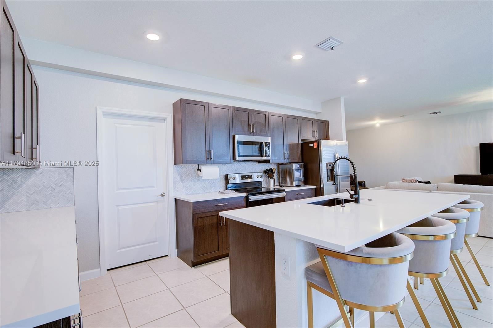 Real estate property located at 2575 2nd St, Miami-dade, Kingman Commons, Homestead, FL