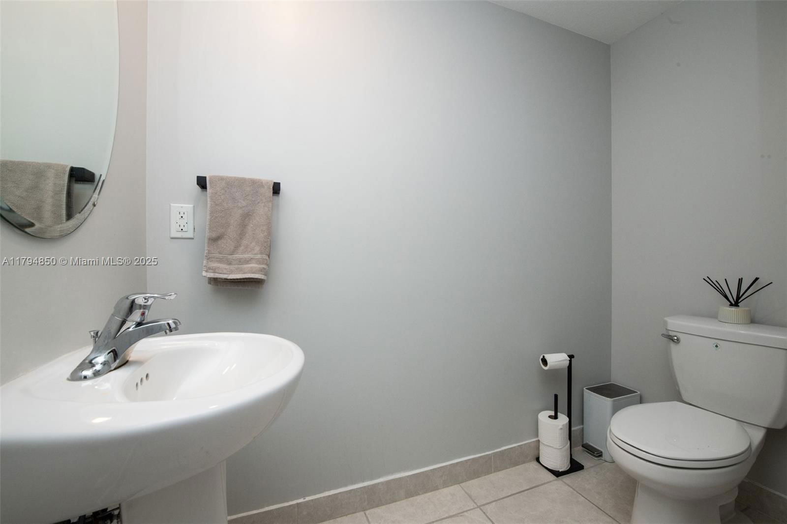 Real estate property located at 2575 2nd St, Miami-dade, Kingman Commons, Homestead, FL