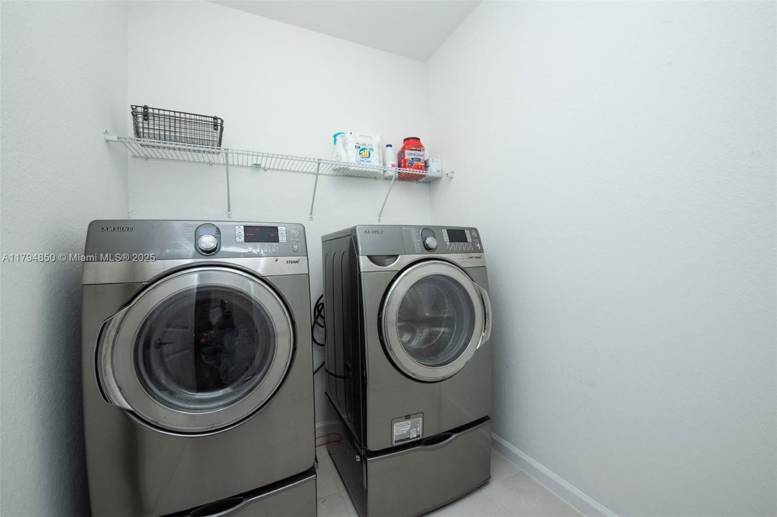 Real estate property located at 2575 2nd St, Miami-dade, Kingman Commons, Homestead, FL