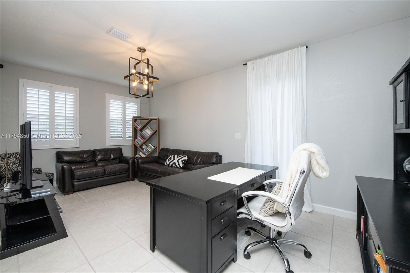 Real estate property located at 2575 2nd St, Miami-dade, Kingman Commons, Homestead, FL