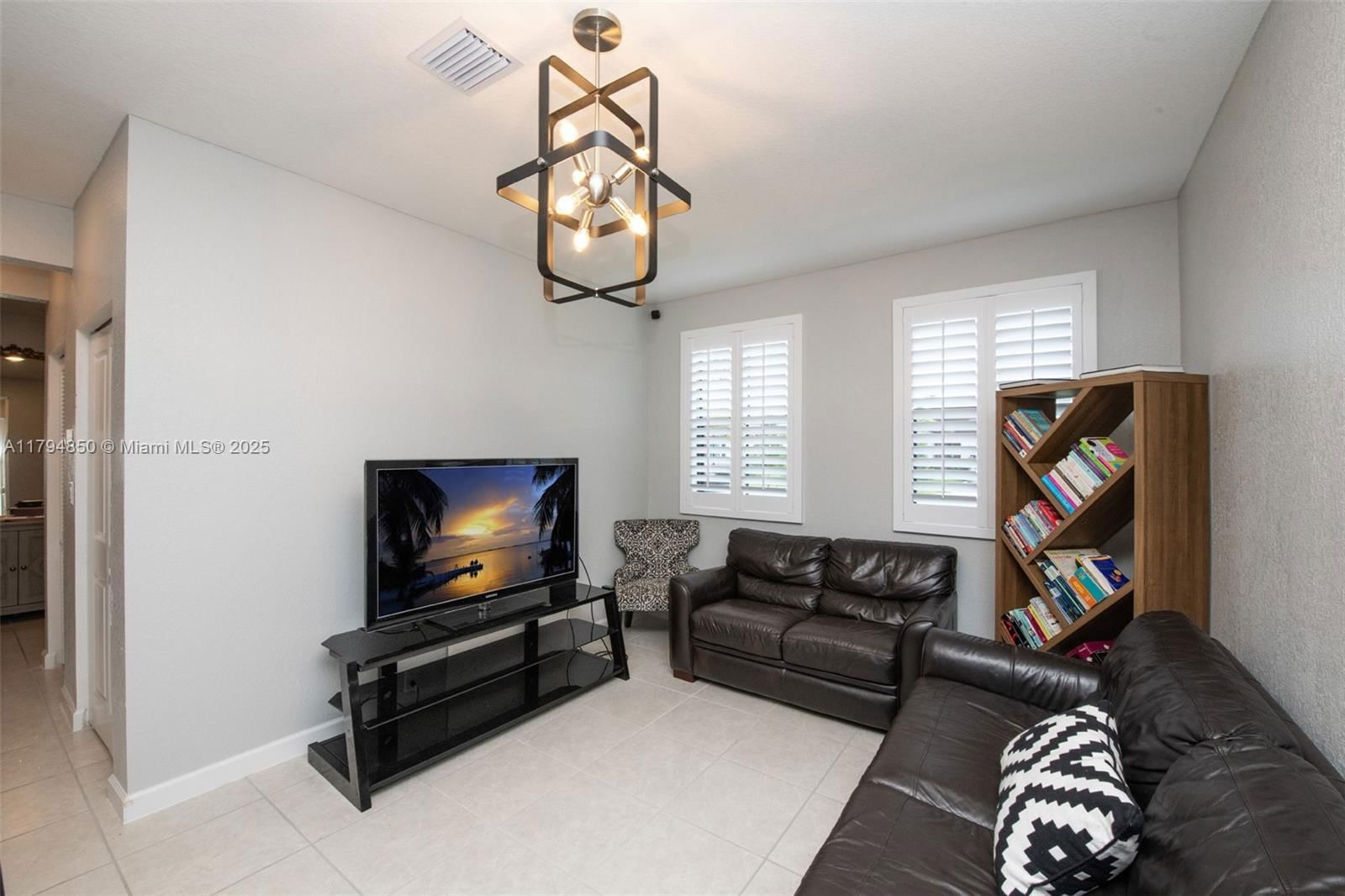 Real estate property located at 2575 2nd St, Miami-dade, Kingman Commons, Homestead, FL
