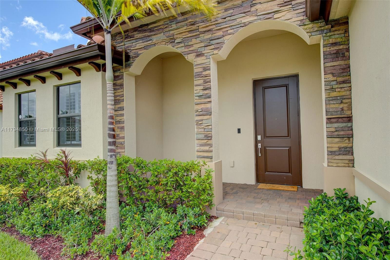 Real estate property located at 2575 2nd St, Miami-dade, Kingman Commons, Homestead, FL