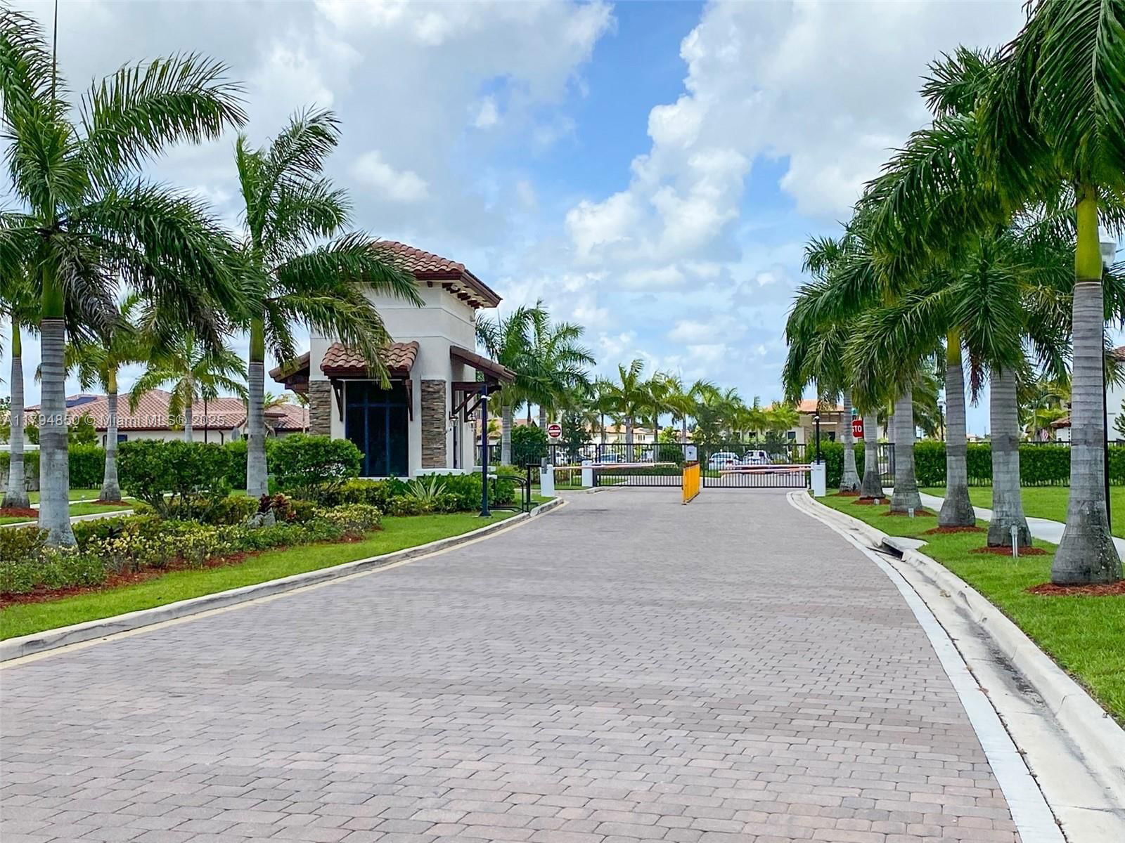 Real estate property located at 2575 2nd St, Miami-dade, Kingman Commons, Homestead, FL