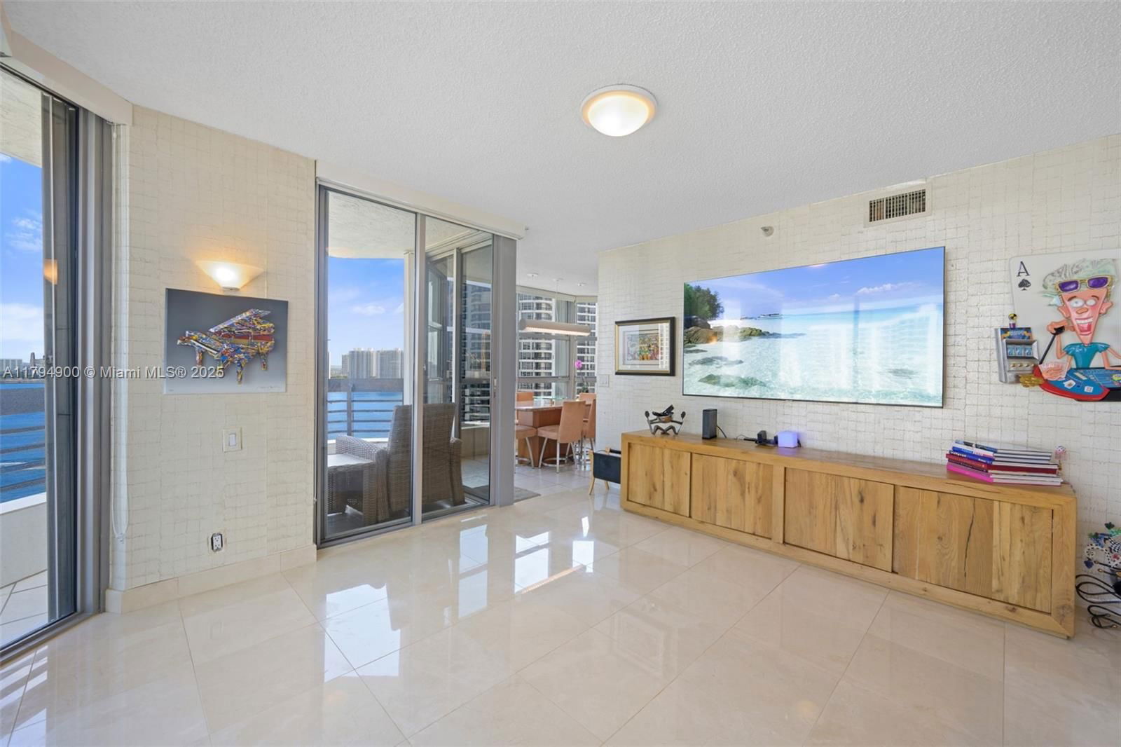 Real estate property located at 3500 Mystic Pointe Drive #2108, Miami-dade, Mystic Pointe Tower 400 C, Aventura, FL