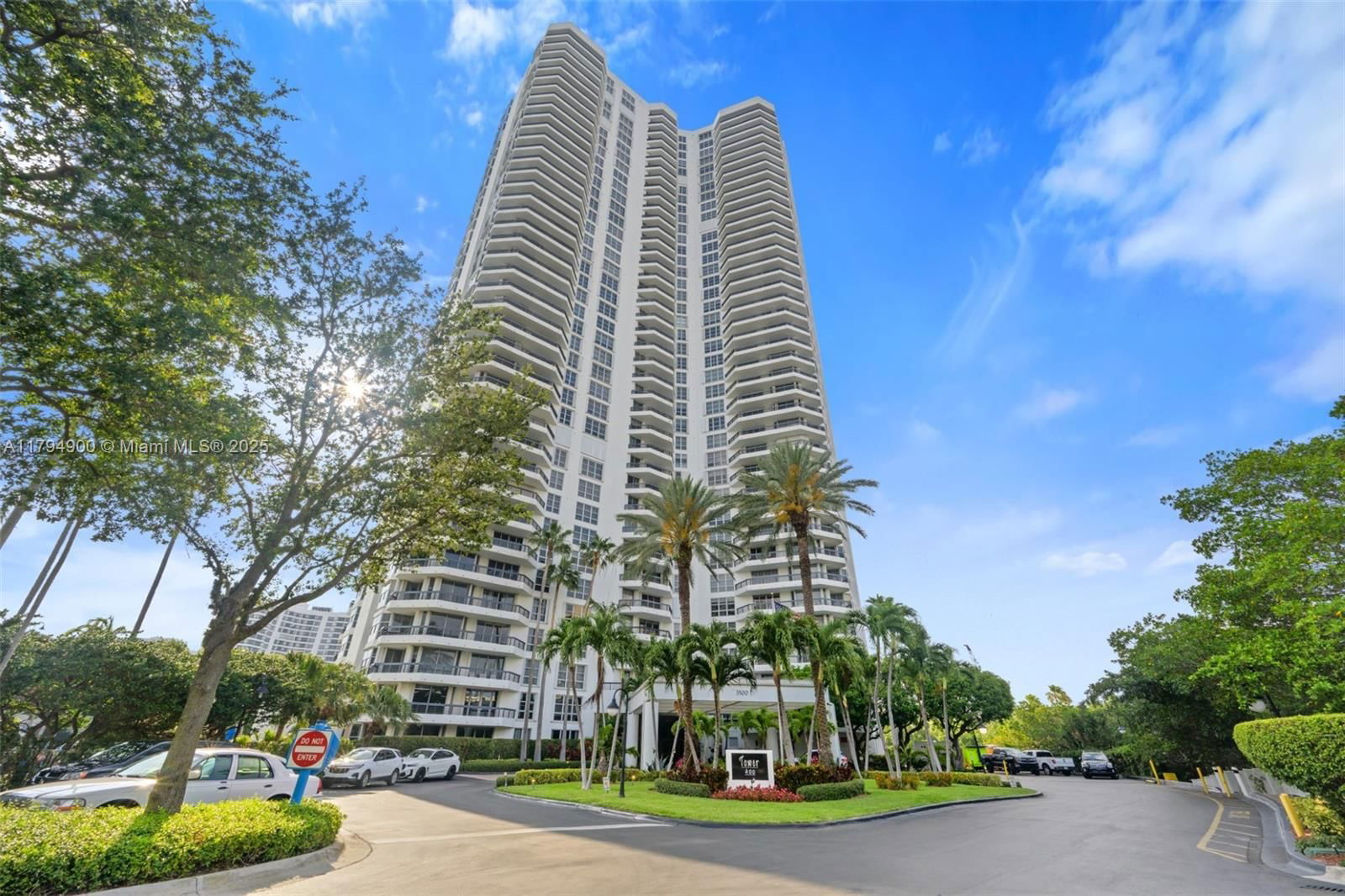 Real estate property located at 3500 Mystic Pointe Drive #2108, Miami-dade, Mystic Pointe Tower 400 C, Aventura, FL