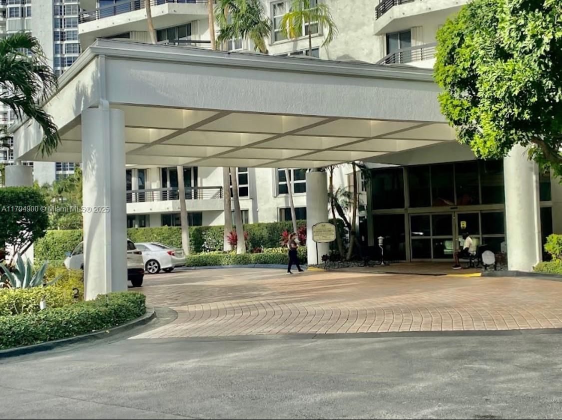 Real estate property located at 3500 Mystic Pointe Drive #2108, Miami-dade, Mystic Pointe Tower 400 C, Aventura, FL