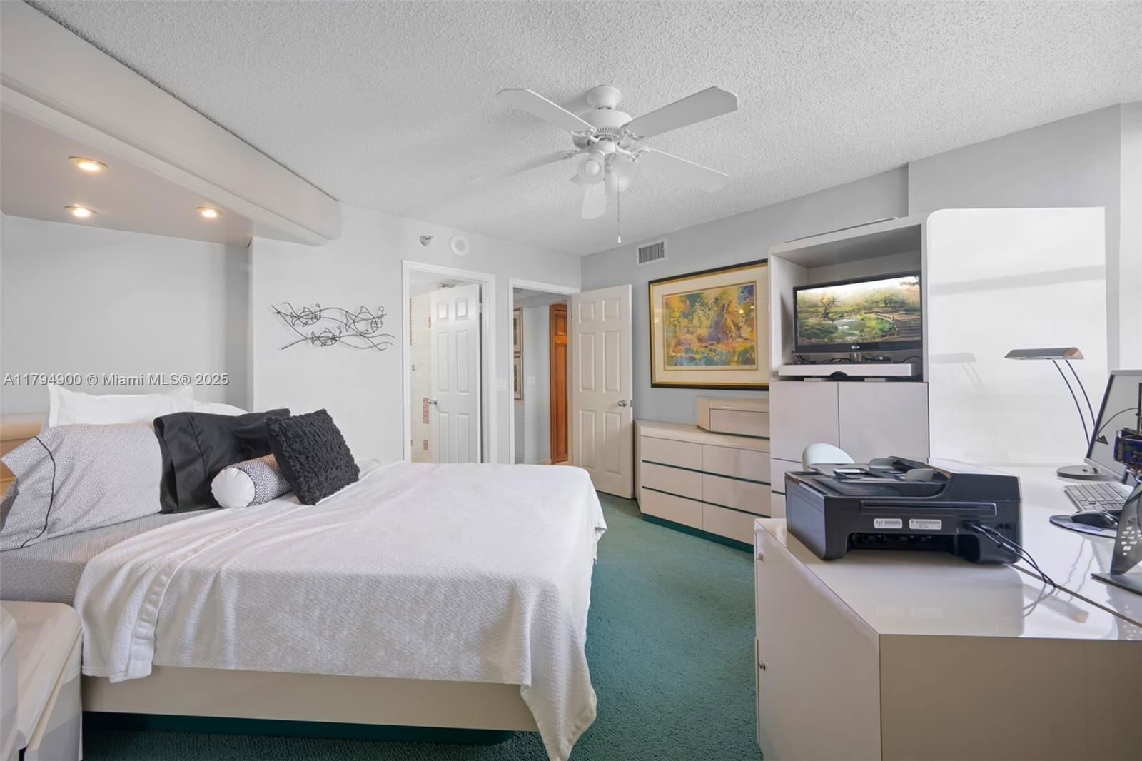 Real estate property located at 3500 Mystic Pointe Drive #2108, Miami-dade, Mystic Pointe Tower 400 C, Aventura, FL