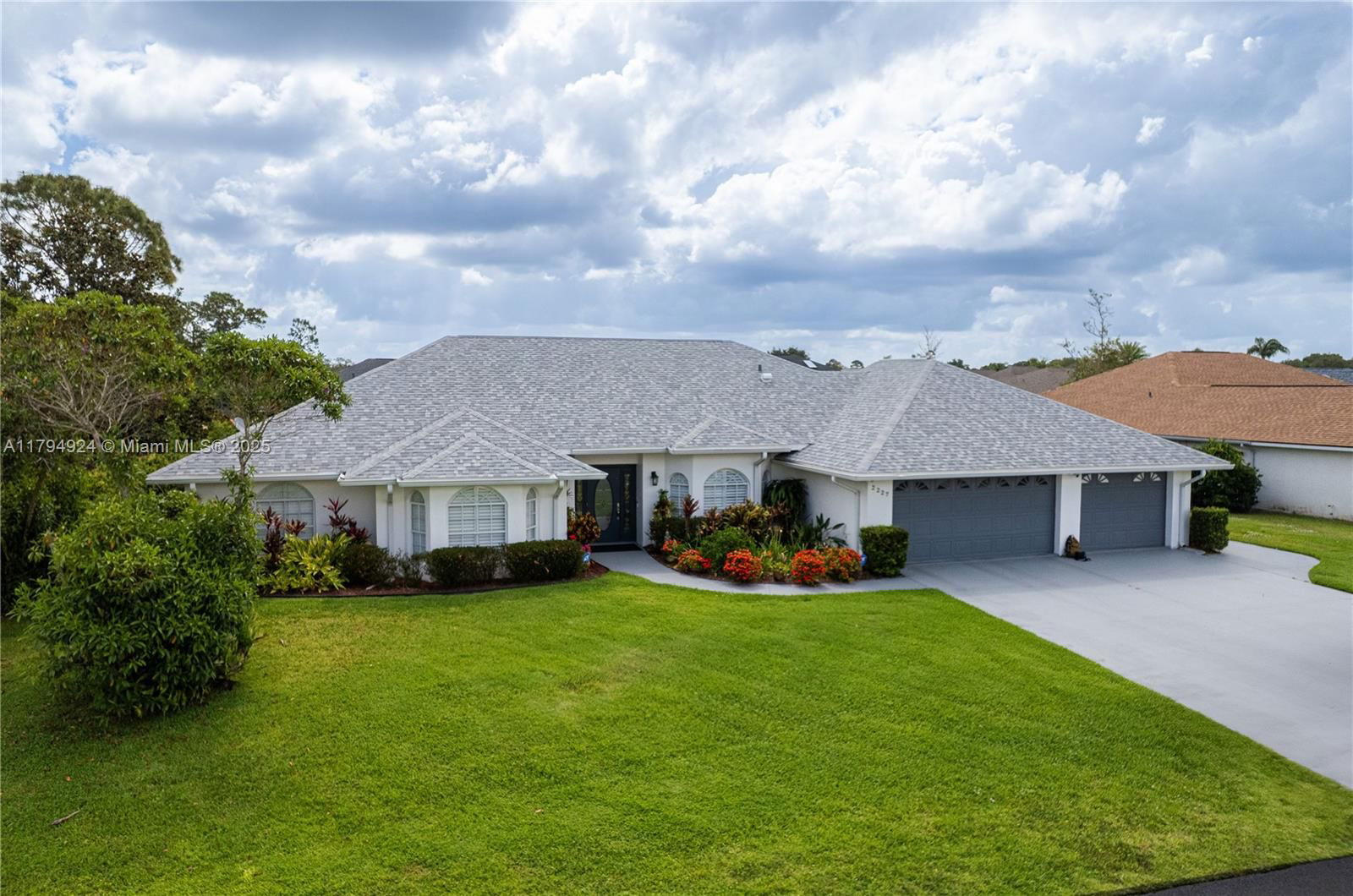 Real estate property located at 2227 SUNRISE DR, Highlands, Sun N Lakes Unit 13 Manor, Sebring, FL