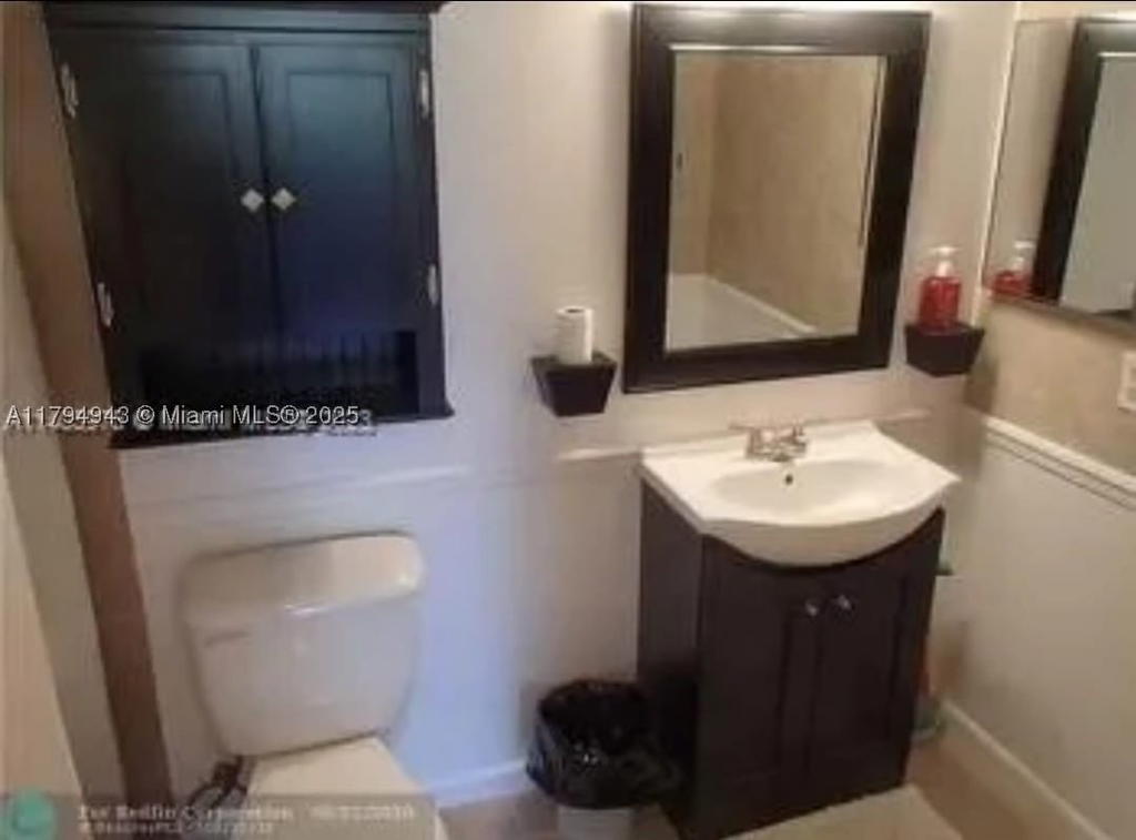 Real estate property located at 4400 Hillcrest Dr #215-B, Broward, Hillcrest N0 21 Condo, Hollywood, FL