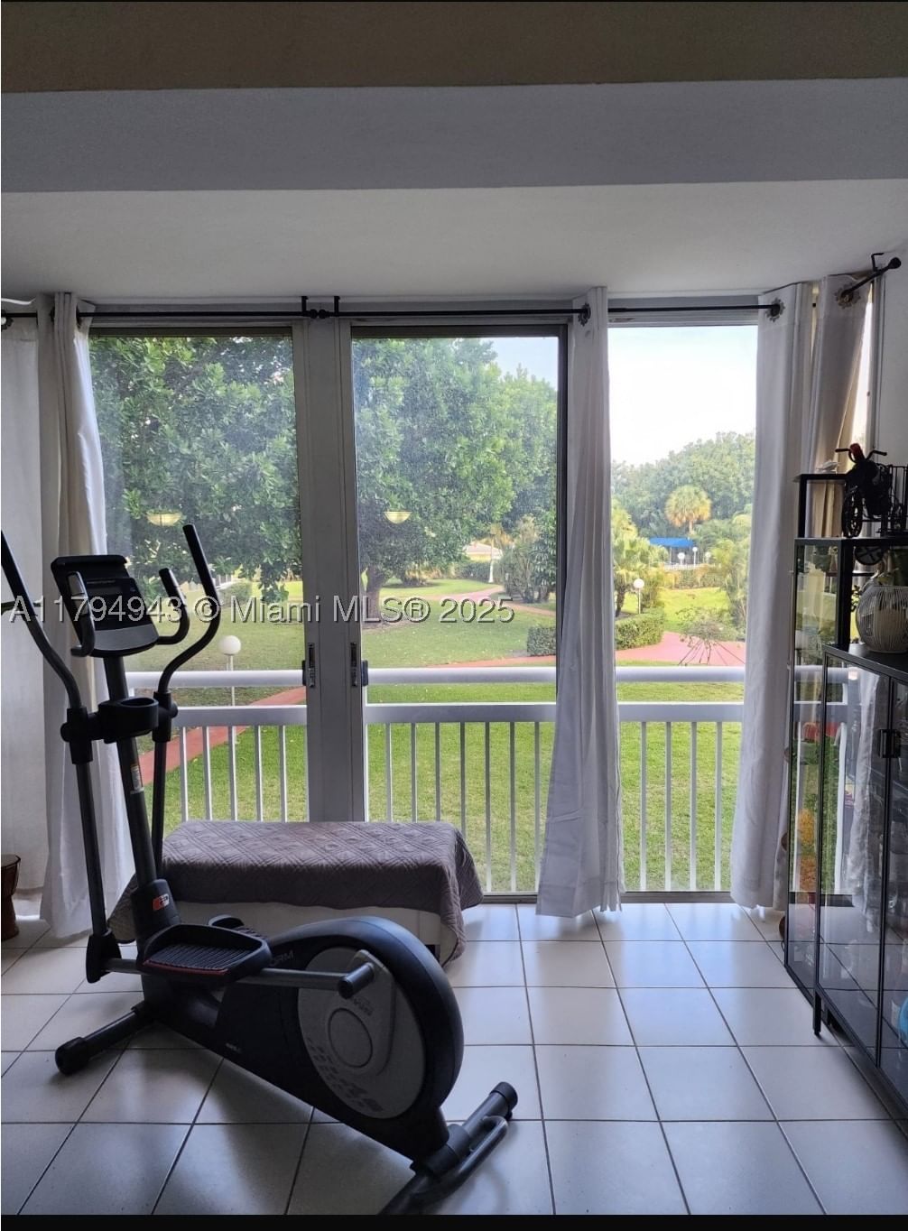 Real estate property located at 4400 Hillcrest Dr #215-B, Broward, Hillcrest N0 21 Condo, Hollywood, FL