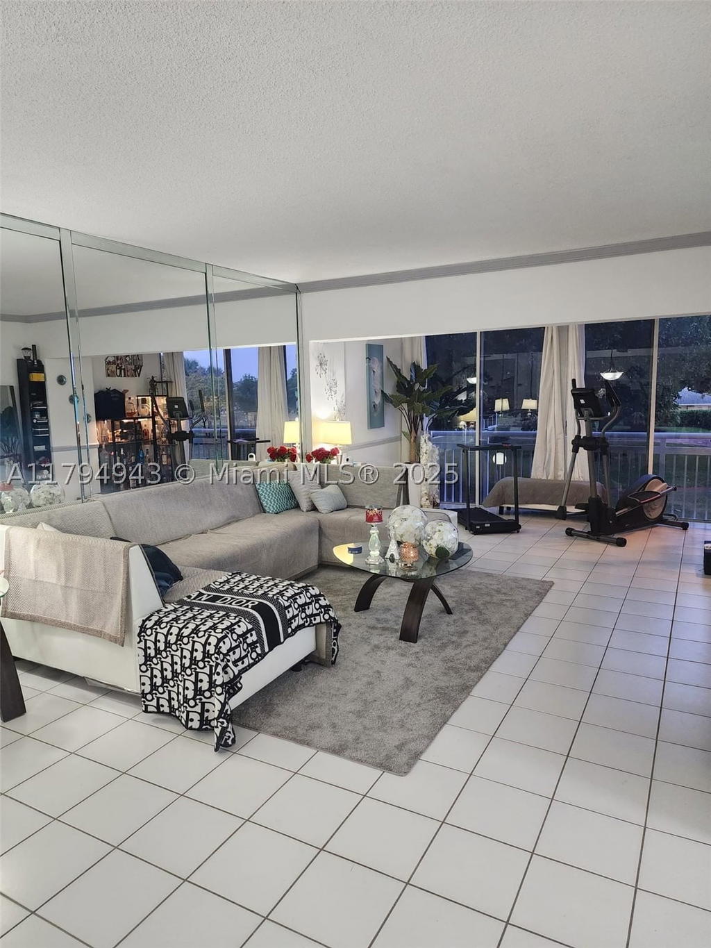 Real estate property located at 4400 Hillcrest Dr #215-B, Broward, Hillcrest N0 21 Condo, Hollywood, FL