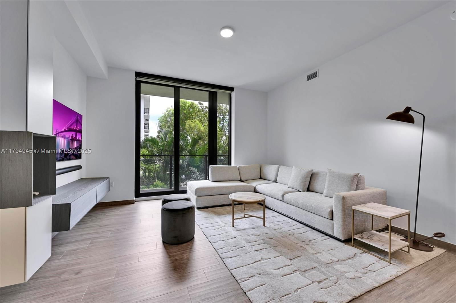 Real estate property located at 3581 Glencoe St #207, Miami-dade, Brickells Flagler, Miami, FL