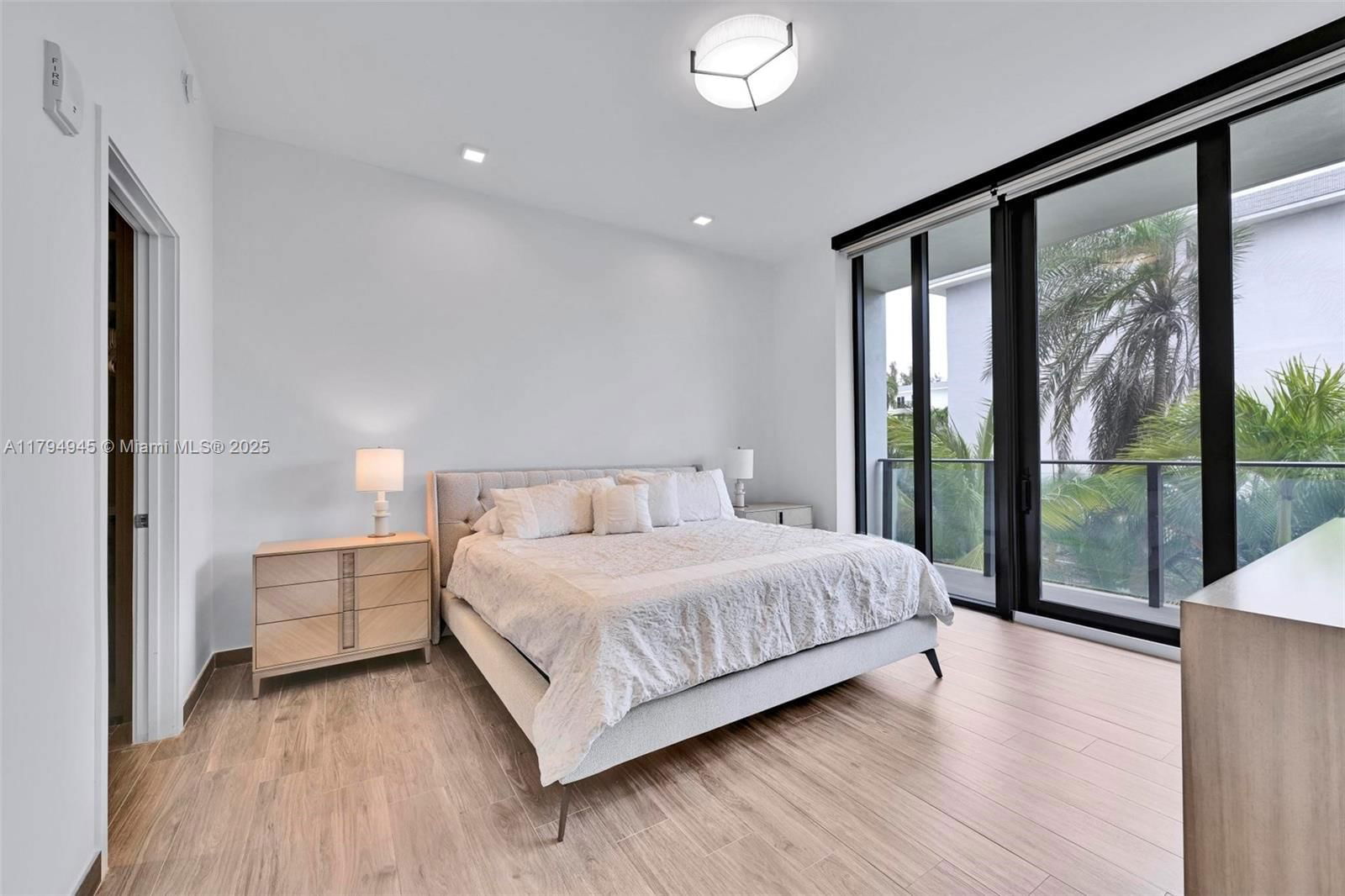 Real estate property located at 3581 Glencoe St #207, Miami-dade, Brickells Flagler, Miami, FL