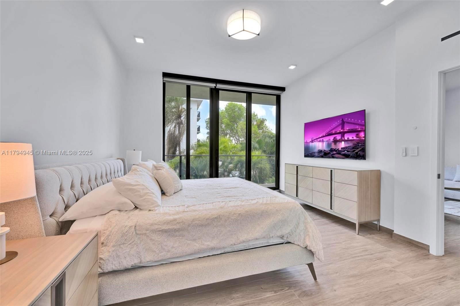 Real estate property located at 3581 Glencoe St #207, Miami-dade, Brickells Flagler, Miami, FL