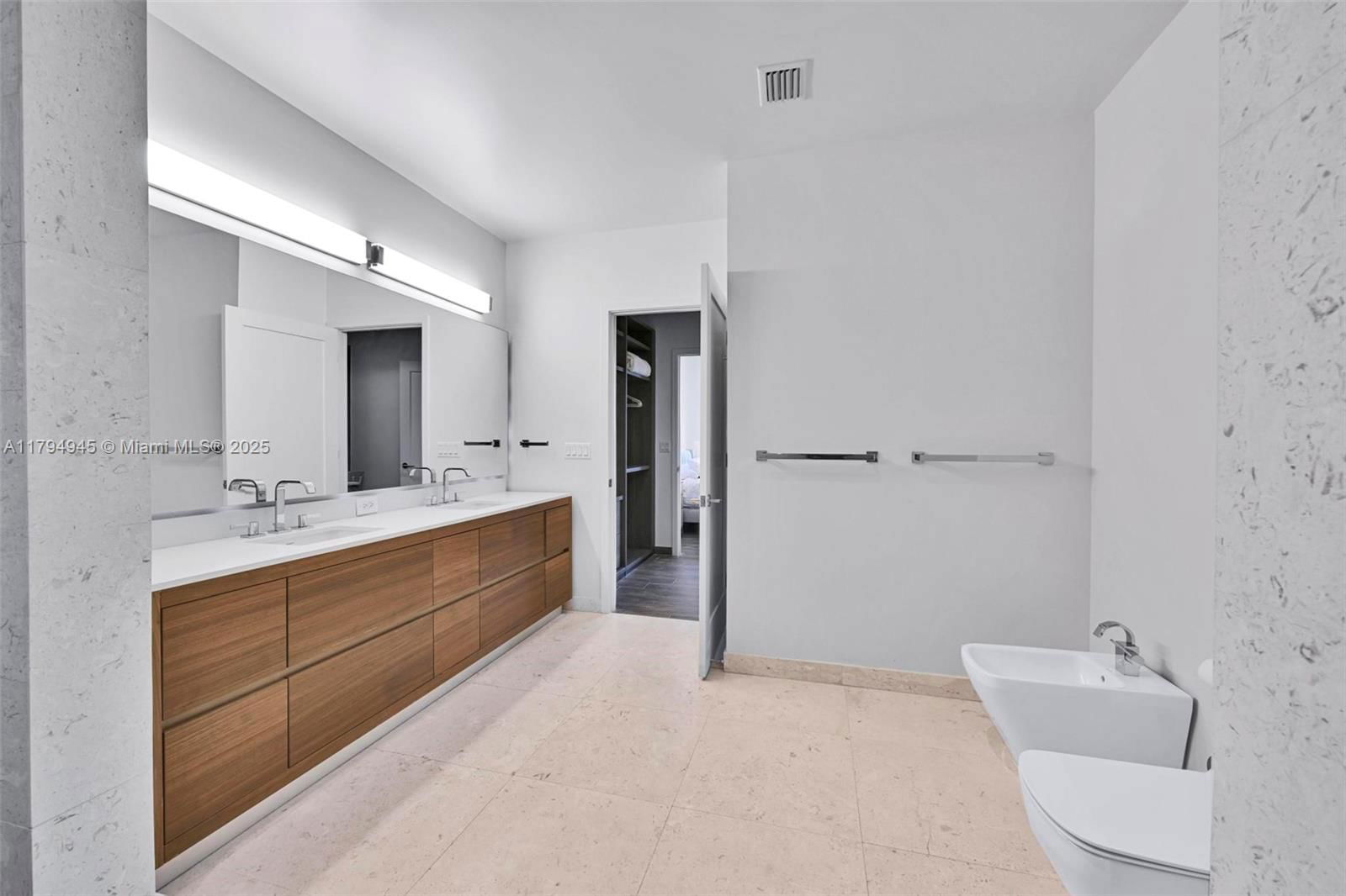 Real estate property located at 3581 Glencoe St #207, Miami-dade, Brickells Flagler, Miami, FL