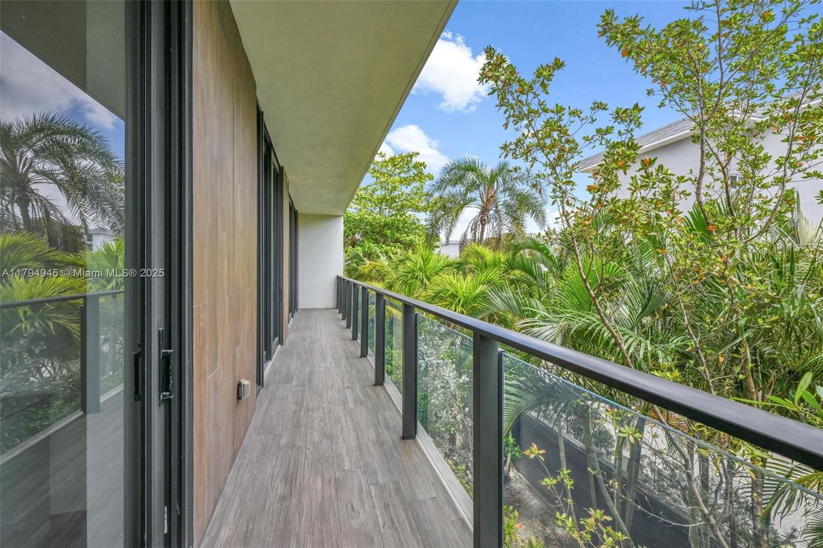 Real estate property located at 3581 Glencoe St #207, Miami-dade, Brickells Flagler, Miami, FL