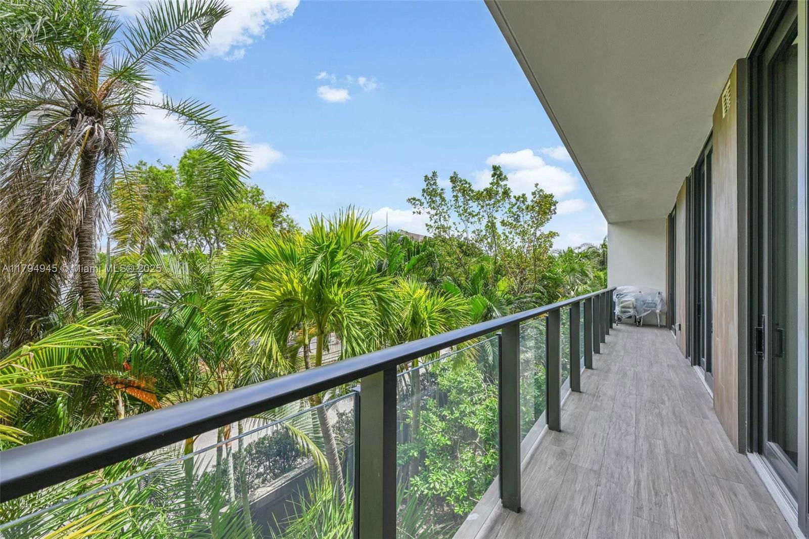 Real estate property located at 3581 Glencoe St #207, Miami-dade, Brickells Flagler, Miami, FL