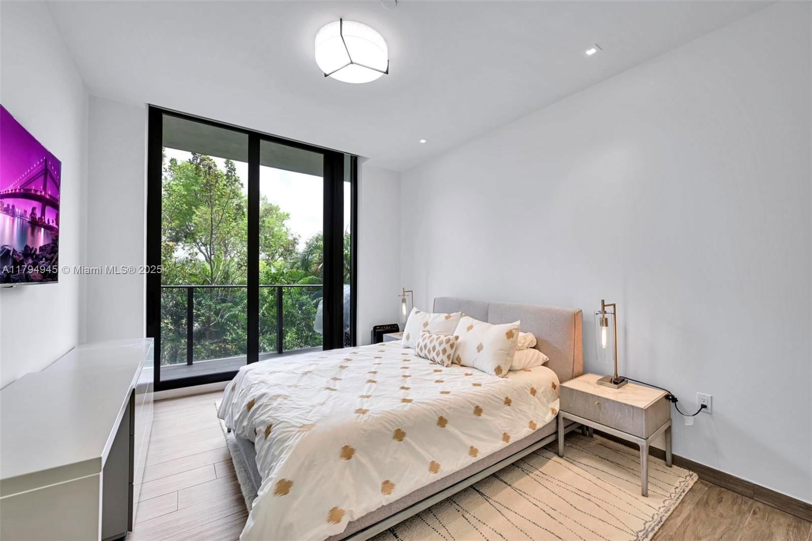 Real estate property located at 3581 Glencoe St #207, Miami-dade, Brickells Flagler, Miami, FL
