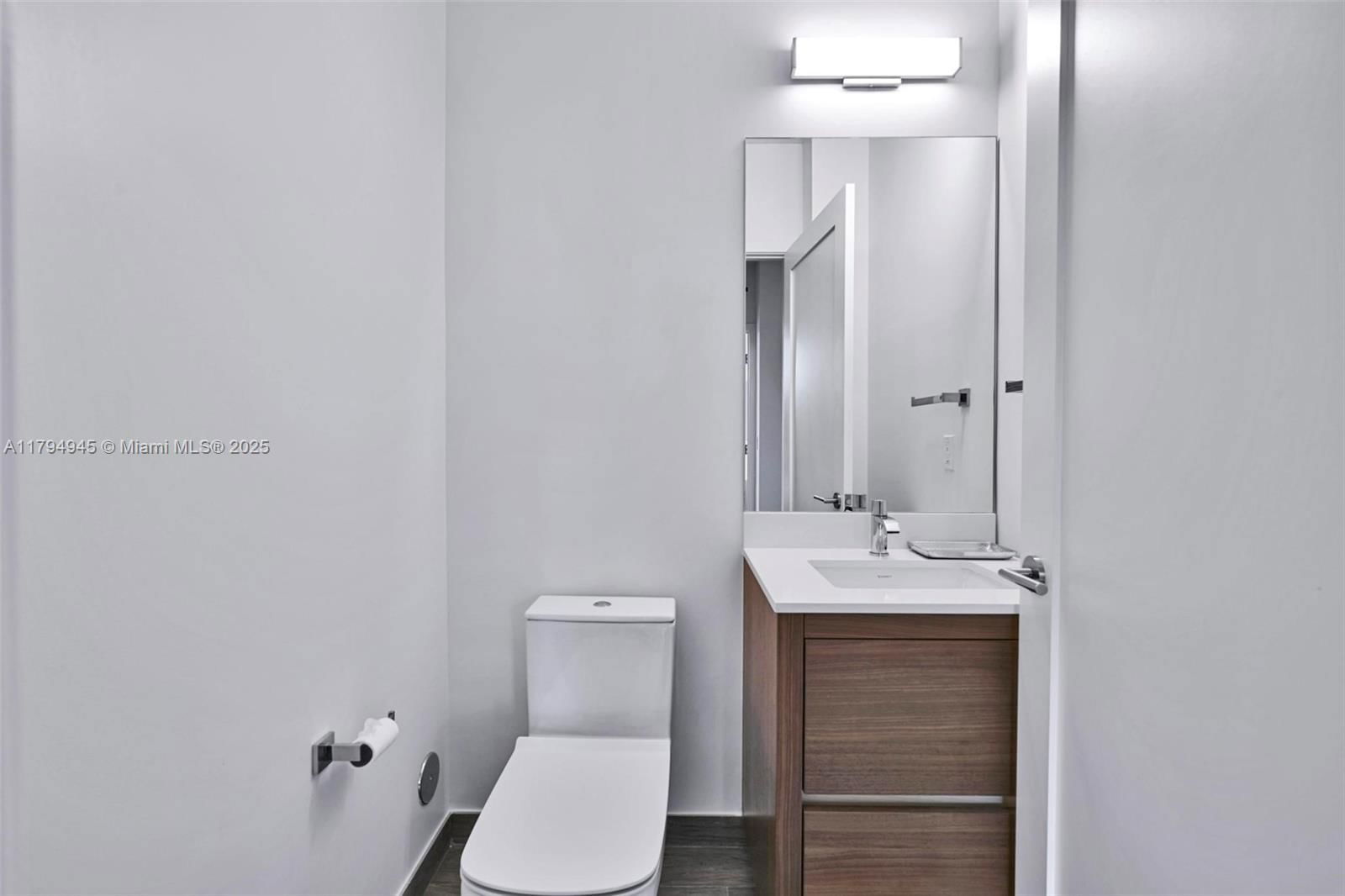 Real estate property located at 3581 Glencoe St #207, Miami-dade, Brickells Flagler, Miami, FL
