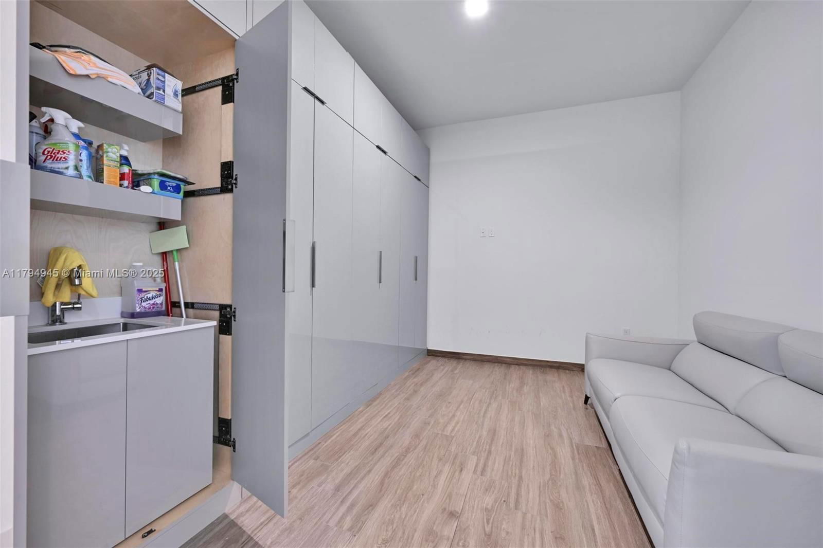 Real estate property located at 3581 Glencoe St #207, Miami-dade, Brickells Flagler, Miami, FL