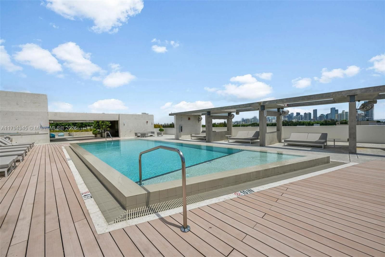 Real estate property located at 3581 Glencoe St #207, Miami-dade, Brickells Flagler, Miami, FL
