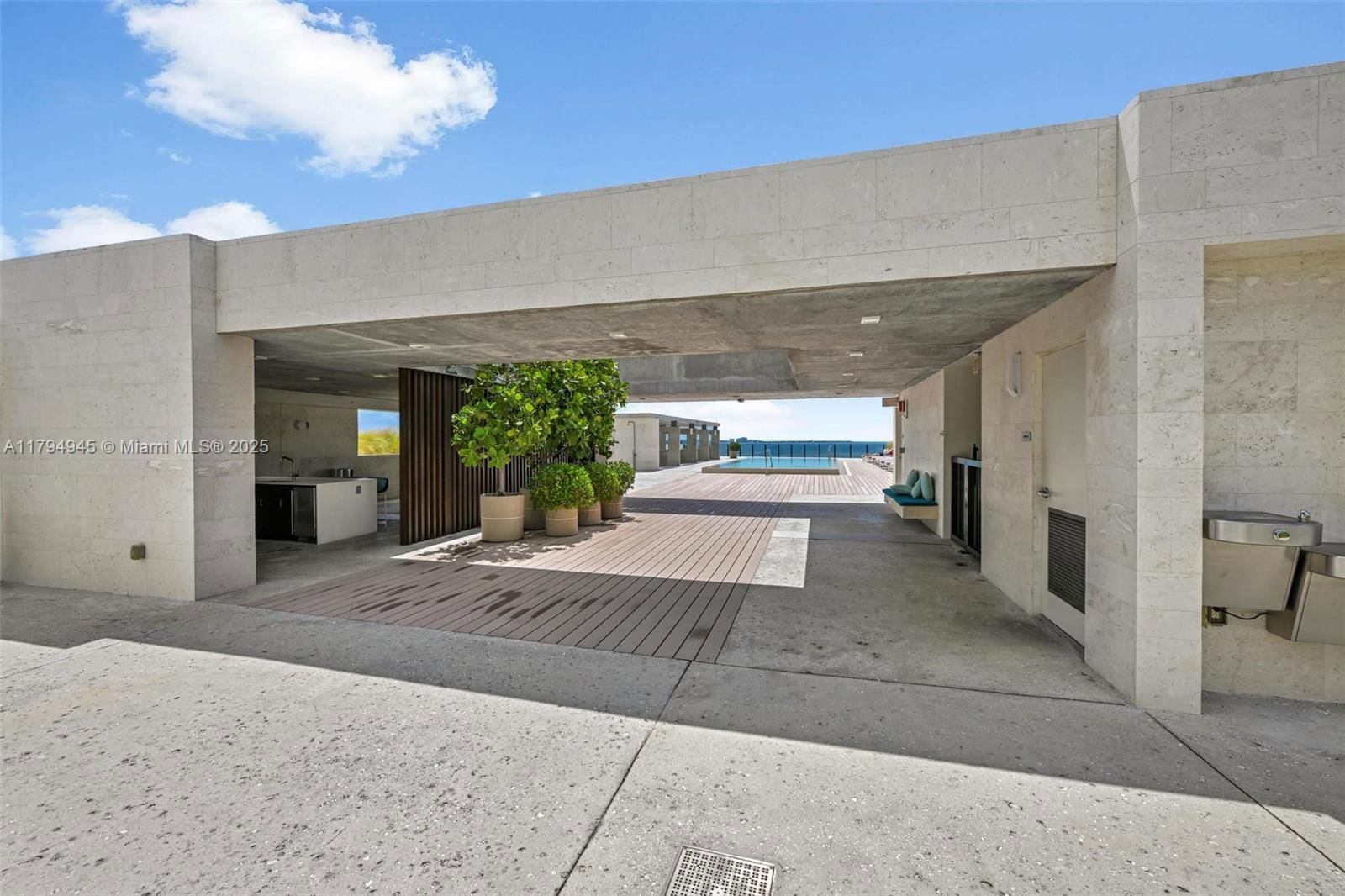 Real estate property located at 3581 Glencoe St #207, Miami-dade, Brickells Flagler, Miami, FL