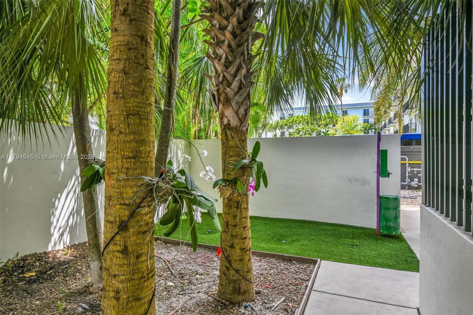 Real estate property located at 3581 Glencoe St #207, Miami-dade, Brickells Flagler, Miami, FL