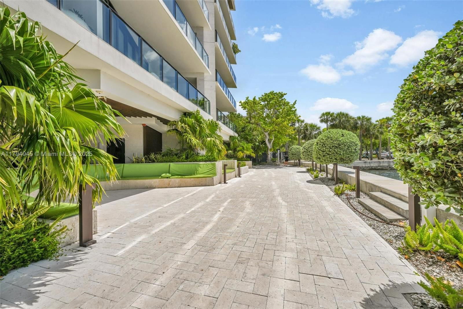 Real estate property located at 3581 Glencoe St #207, Miami-dade, Brickells Flagler, Miami, FL