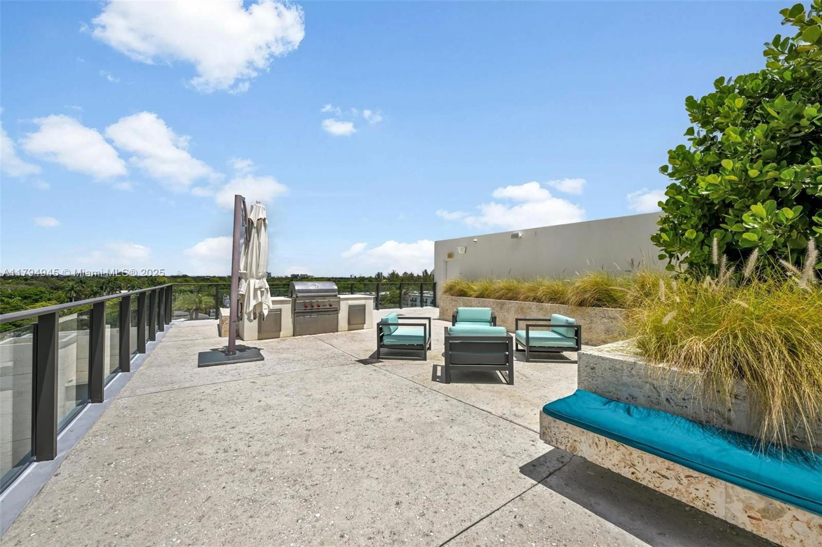 Real estate property located at 3581 Glencoe St #207, Miami-dade, Brickells Flagler, Miami, FL