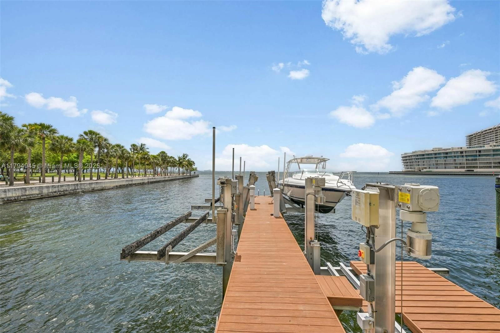 Real estate property located at 3581 Glencoe St #207, Miami-dade, Brickells Flagler, Miami, FL