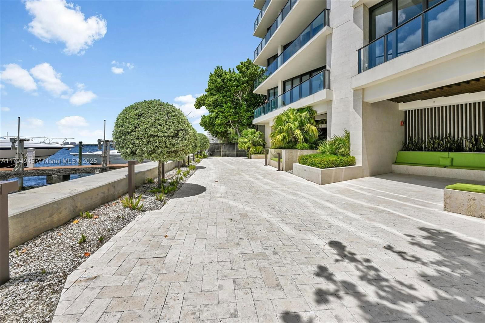 Real estate property located at 3581 Glencoe St #207, Miami-dade, Brickells Flagler, Miami, FL