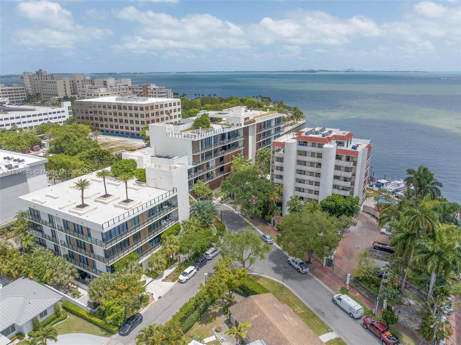 Real estate property located at 3581 Glencoe St #207, Miami-dade, Brickells Flagler, Miami, FL