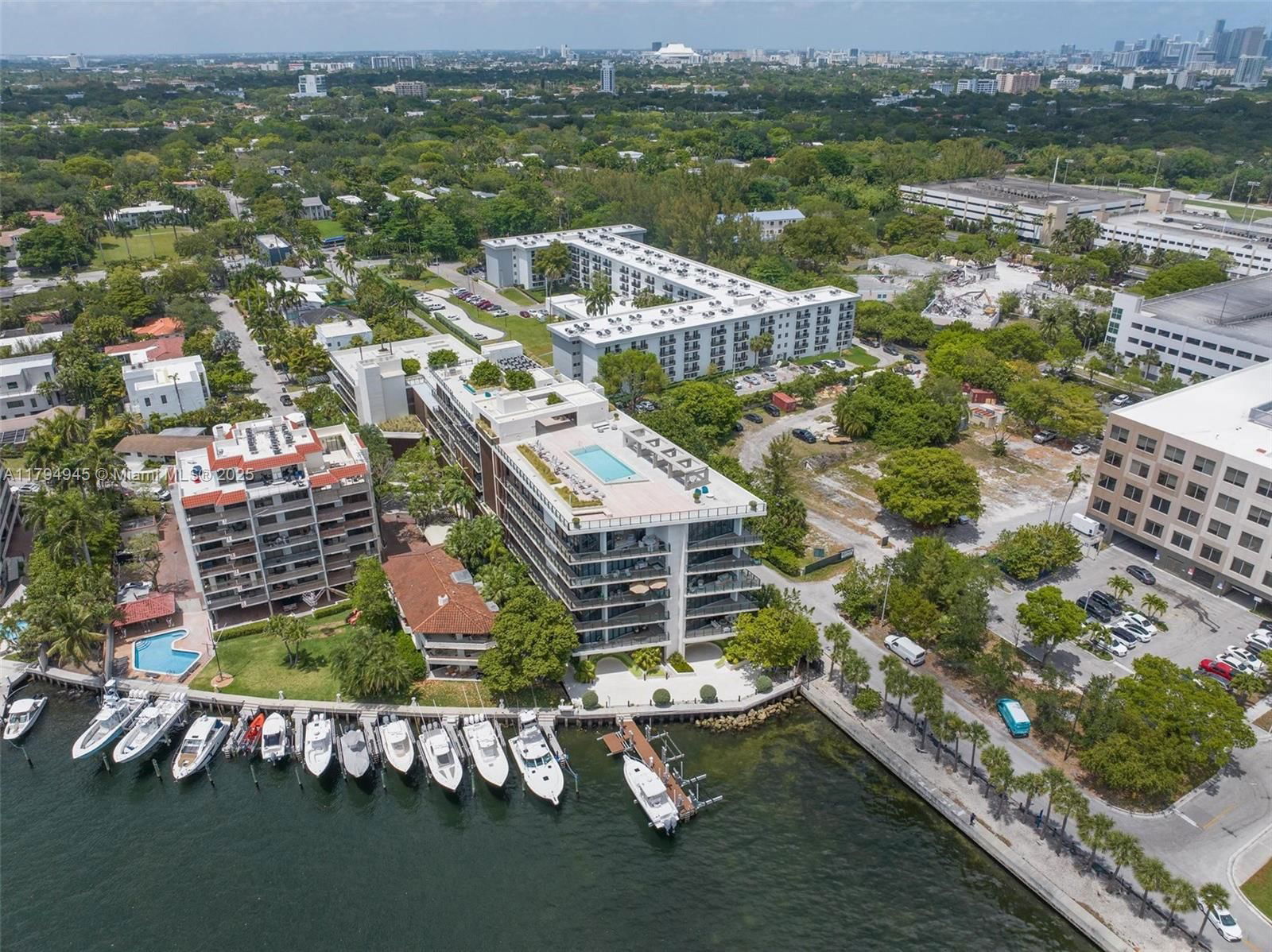 Real estate property located at 3581 Glencoe St #207, Miami-dade, Brickells Flagler, Miami, FL