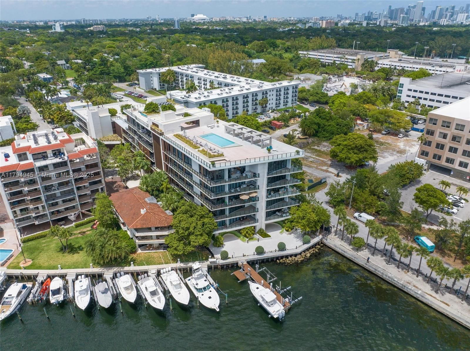 Real estate property located at 3581 Glencoe St #207, Miami-dade, Brickells Flagler, Miami, FL