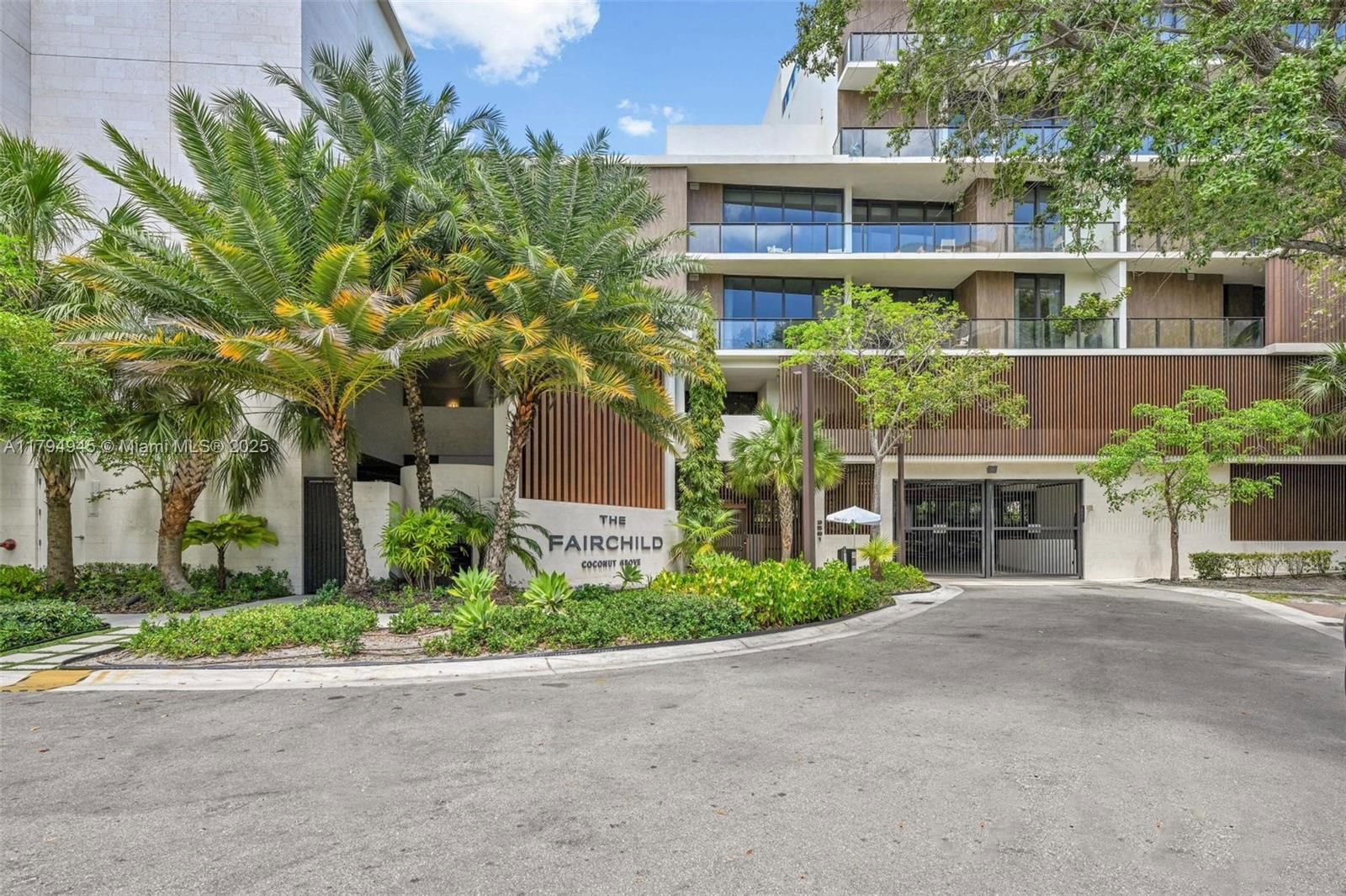 Real estate property located at 3581 Glencoe St #207, Miami-dade, Brickells Flagler, Miami, FL