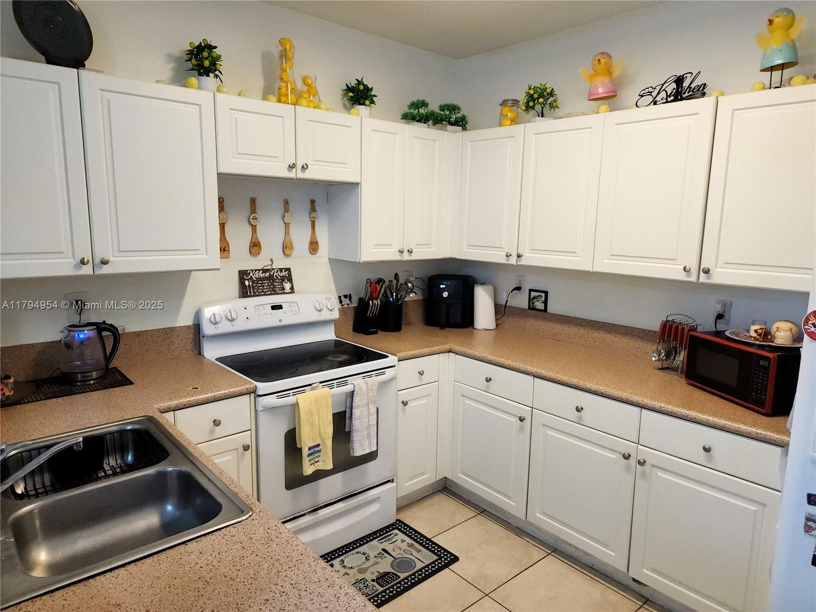 Real estate property located at 3064 1st Dr #3, Miami-dade, Fiji Condo No 3, Homestead, FL
