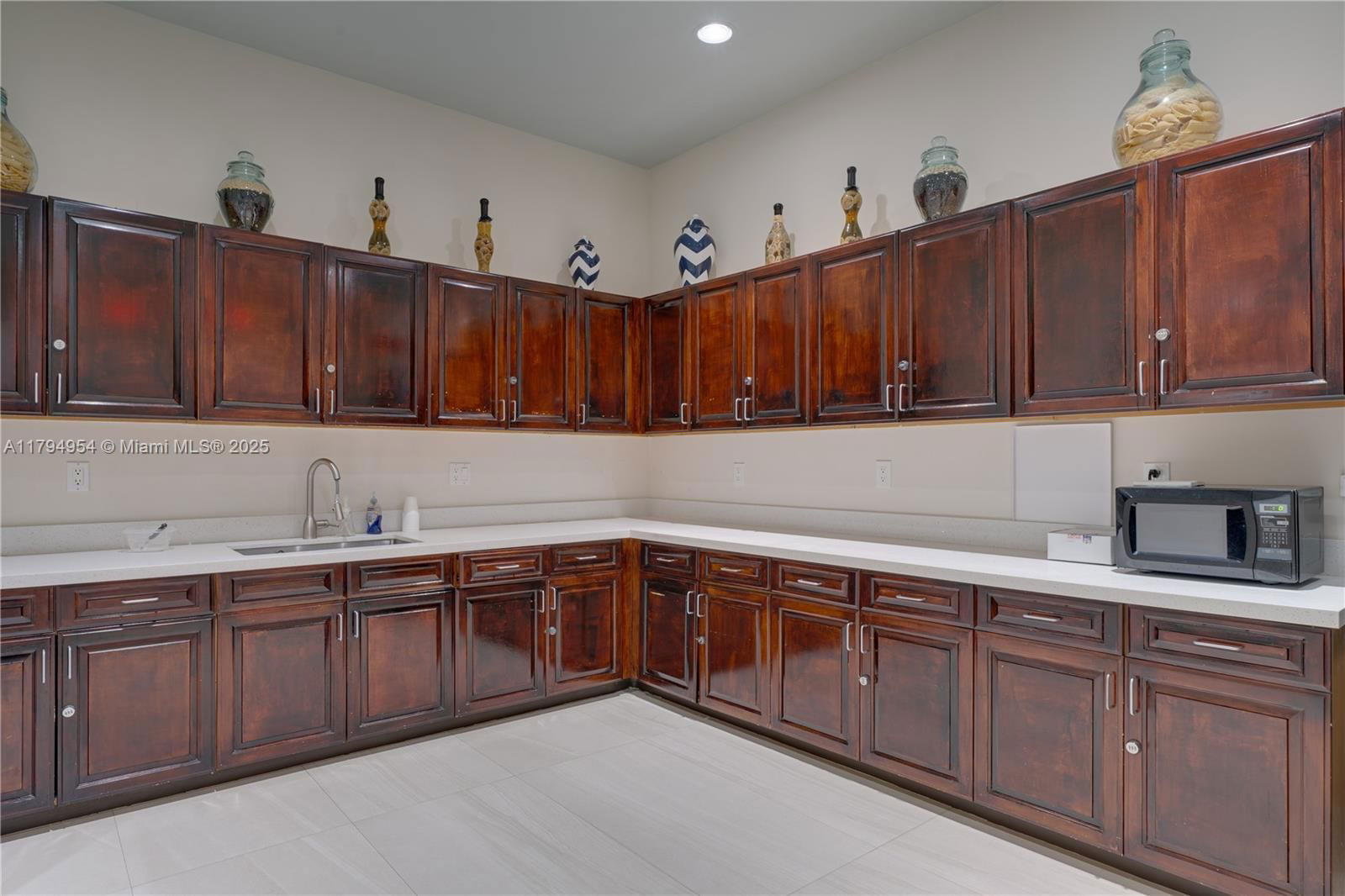 Real estate property located at 3064 1st Dr #3, Miami-dade, Fiji Condo No 3, Homestead, FL