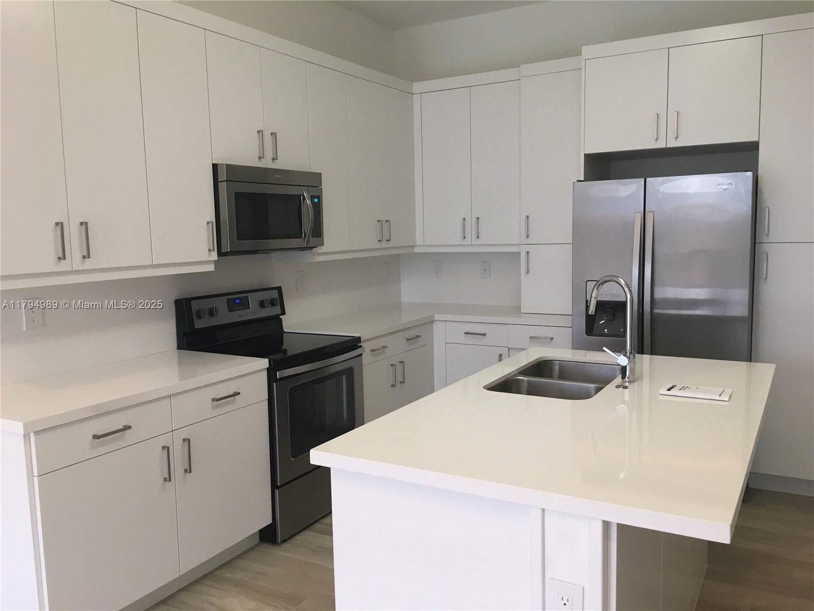 Real estate property located at 17545 150th Ct, Miami-dade, Venetian Parc, Miami, FL