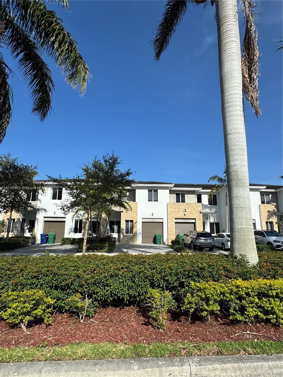 Real estate property located at 17545 150th Ct, Miami-dade, Venetian Parc, Miami, FL