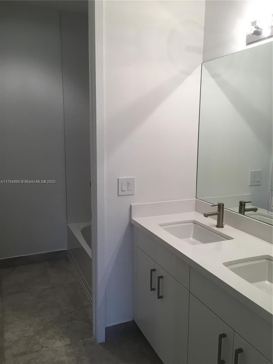Real estate property located at 17545 150th Ct, Miami-dade, Venetian Parc, Miami, FL