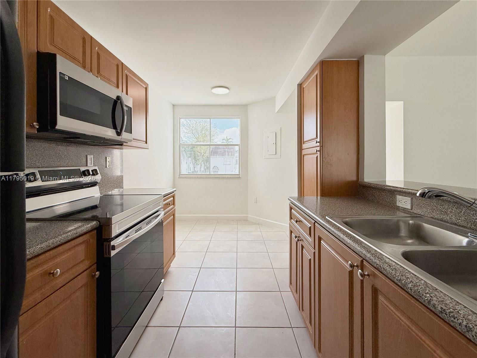 Real estate property located at 9745 48th Ter #326, Miami-dade, The Greens At Doral Condo, Doral, FL
