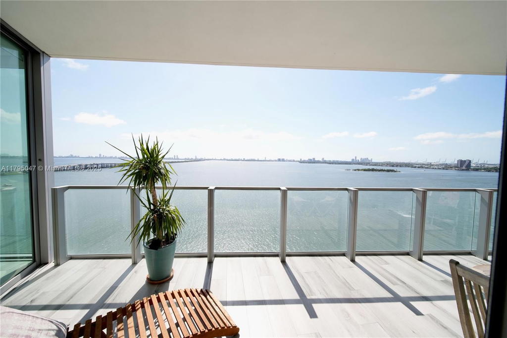 Real estate property located at 2900 7th Ave #1705, Miami-dade, Biscayne Beach Condo, Miami, FL