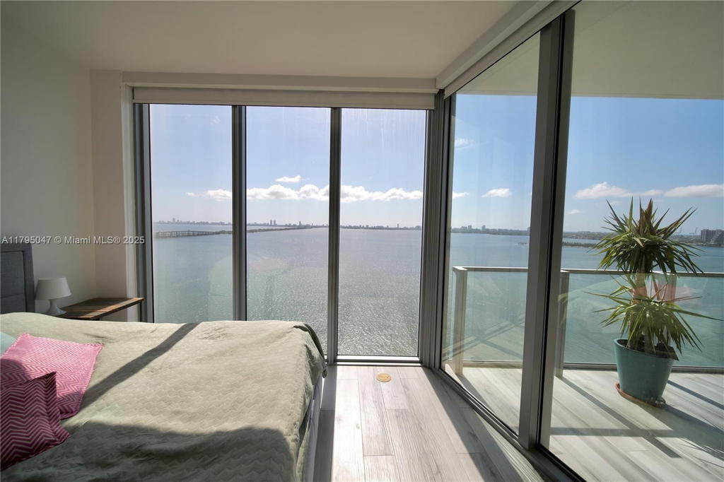 Real estate property located at 2900 7th Ave #1705, Miami-dade, Biscayne Beach Condo, Miami, FL