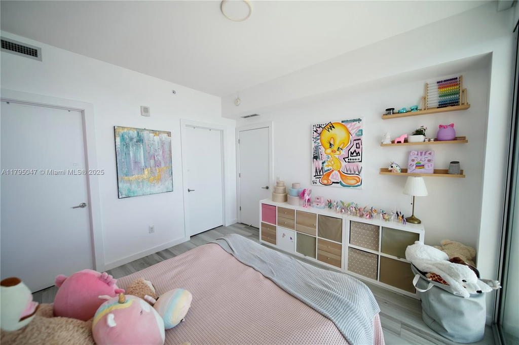 Real estate property located at 2900 7th Ave #1705, Miami-dade, Biscayne Beach Condo, Miami, FL