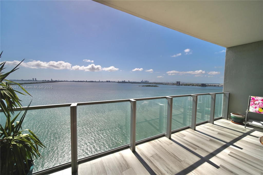 Real estate property located at 2900 7th Ave #1705, Miami-dade, Biscayne Beach Condo, Miami, FL