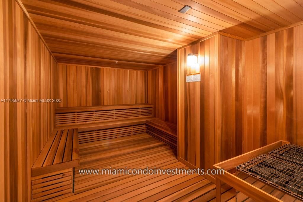 Real estate property located at 2900 7th Ave #1705, Miami-dade, Biscayne Beach Condo, Miami, FL
