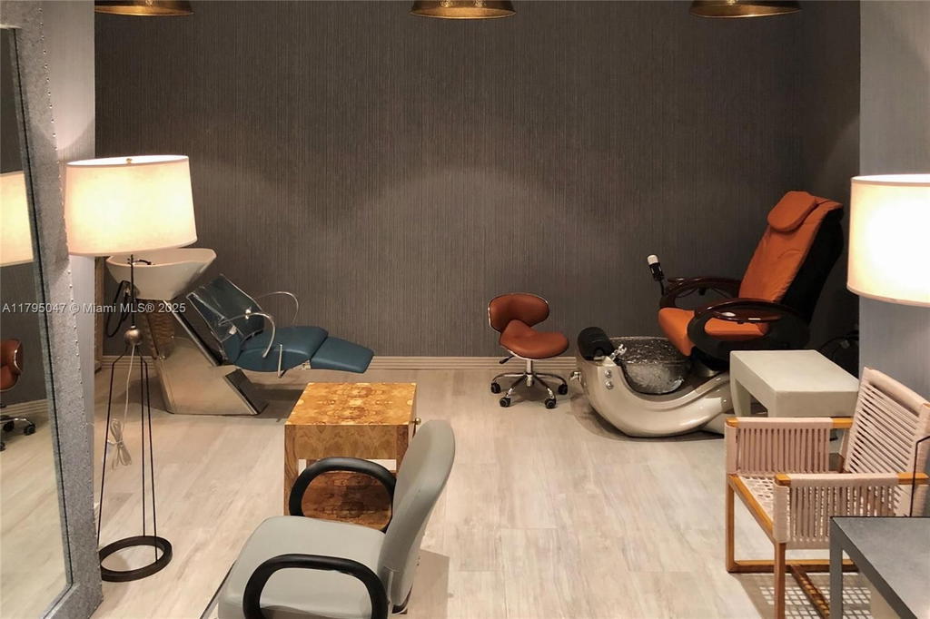 Real estate property located at 2900 7th Ave #1705, Miami-dade, Biscayne Beach Condo, Miami, FL
