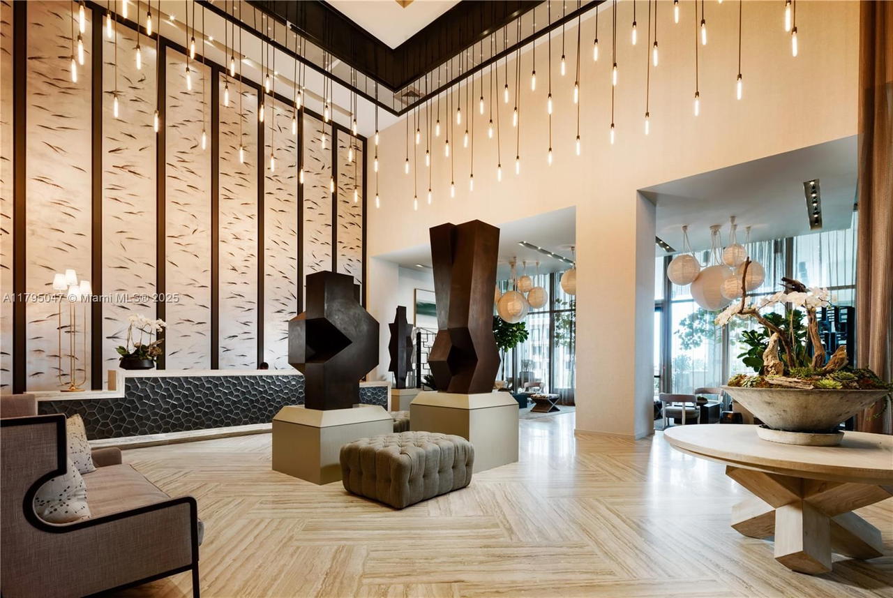Real estate property located at 2900 7th Ave #1705, Miami-dade, Biscayne Beach Condo, Miami, FL