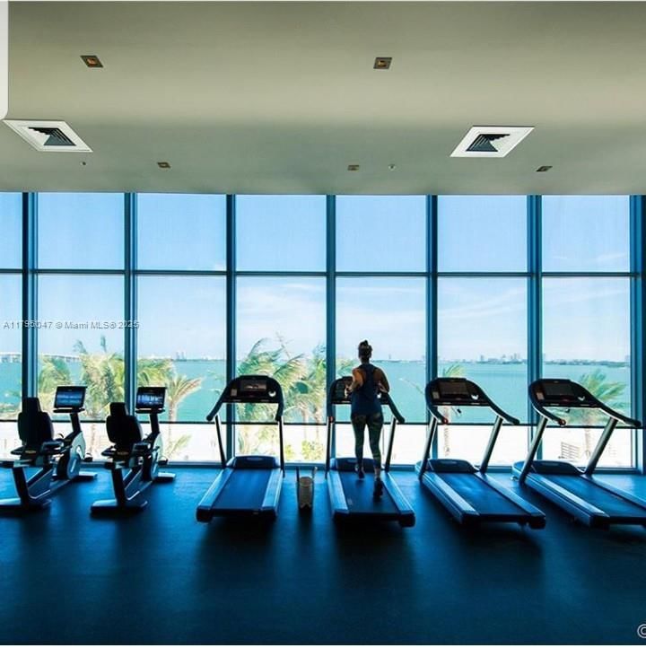 Real estate property located at 2900 7th Ave #1705, Miami-dade, Biscayne Beach Condo, Miami, FL
