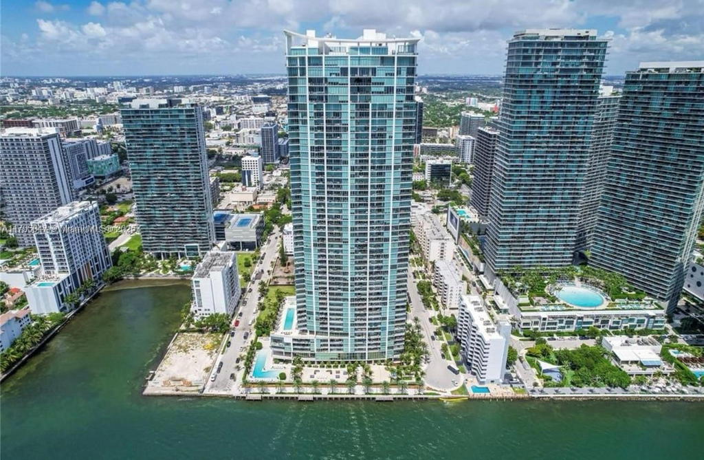 Real estate property located at 2900 7th Ave #1705, Miami-dade, Biscayne Beach Condo, Miami, FL